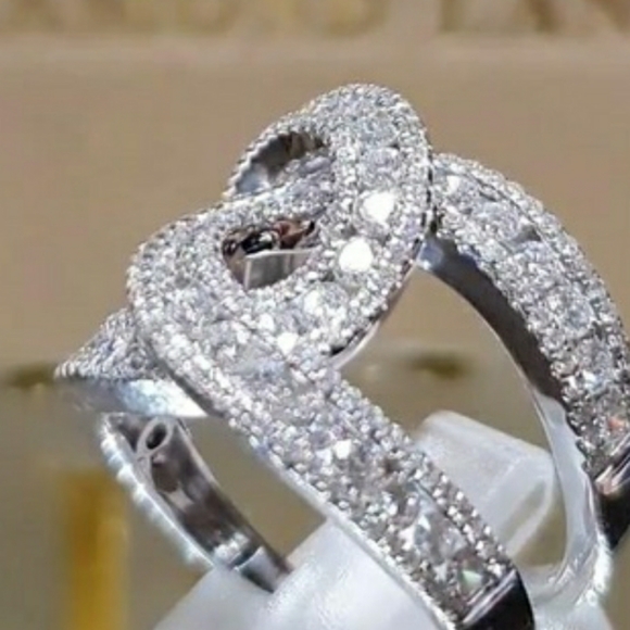 Sterling silver ring size 8 - Picture 2 of 3